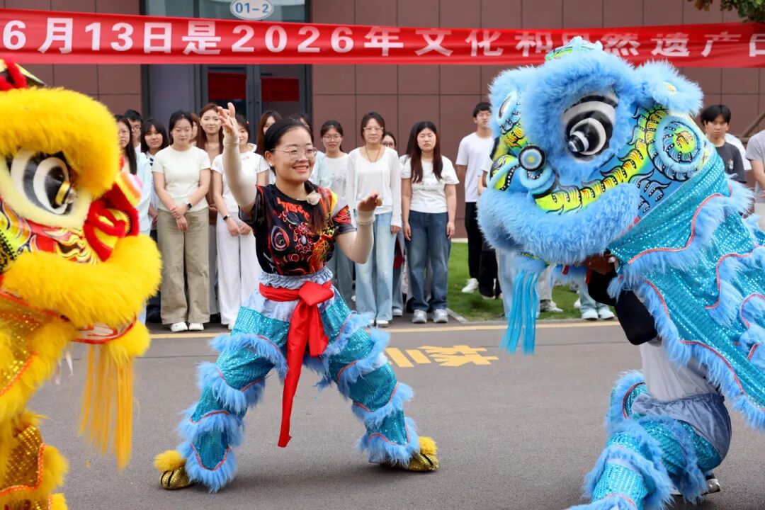 央媒聚焦！beat365中文官网这堂&ldquo;看到摸得着&rdquo;的非遗课！